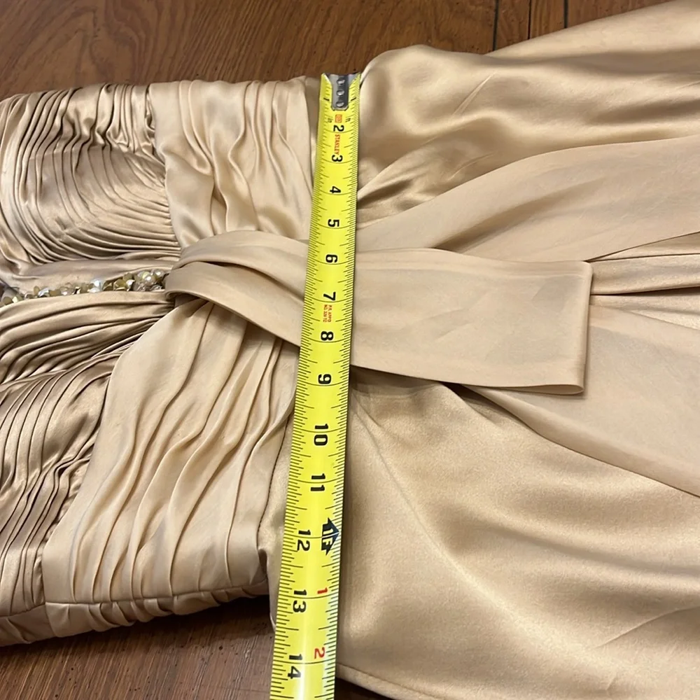 COPY - Gold Glamour Prom Dress with Elegant Design - Picture 9 of 16